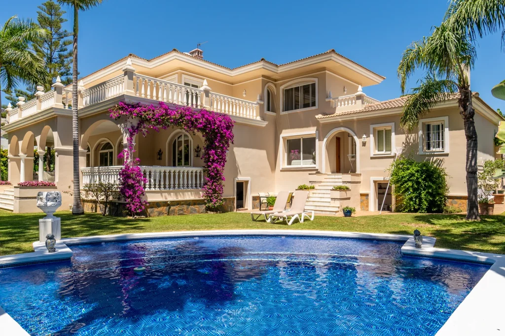 backyard terrace and pool full shot in estepona